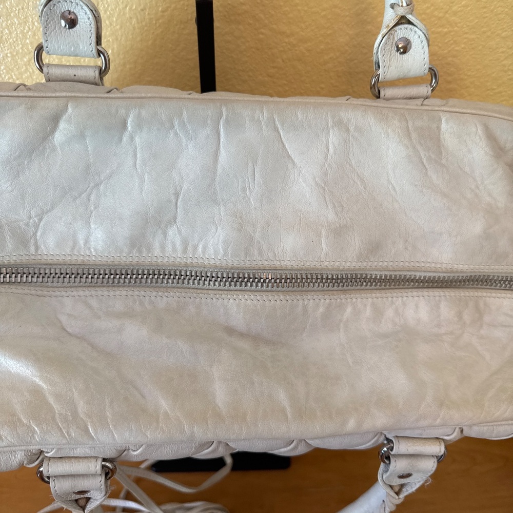 Balenciaga Matelasse Paris quilted  ivory leather handbag with mirror - Picture 15 of 17